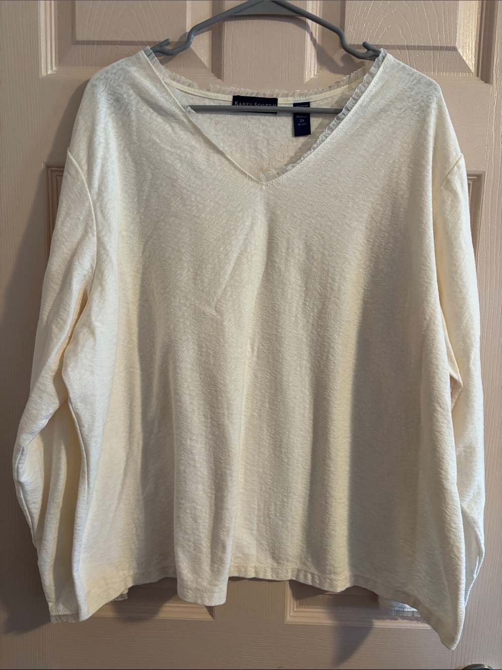 Karen Scott Cream V-Neck Lightweight Long-Sleeve Top